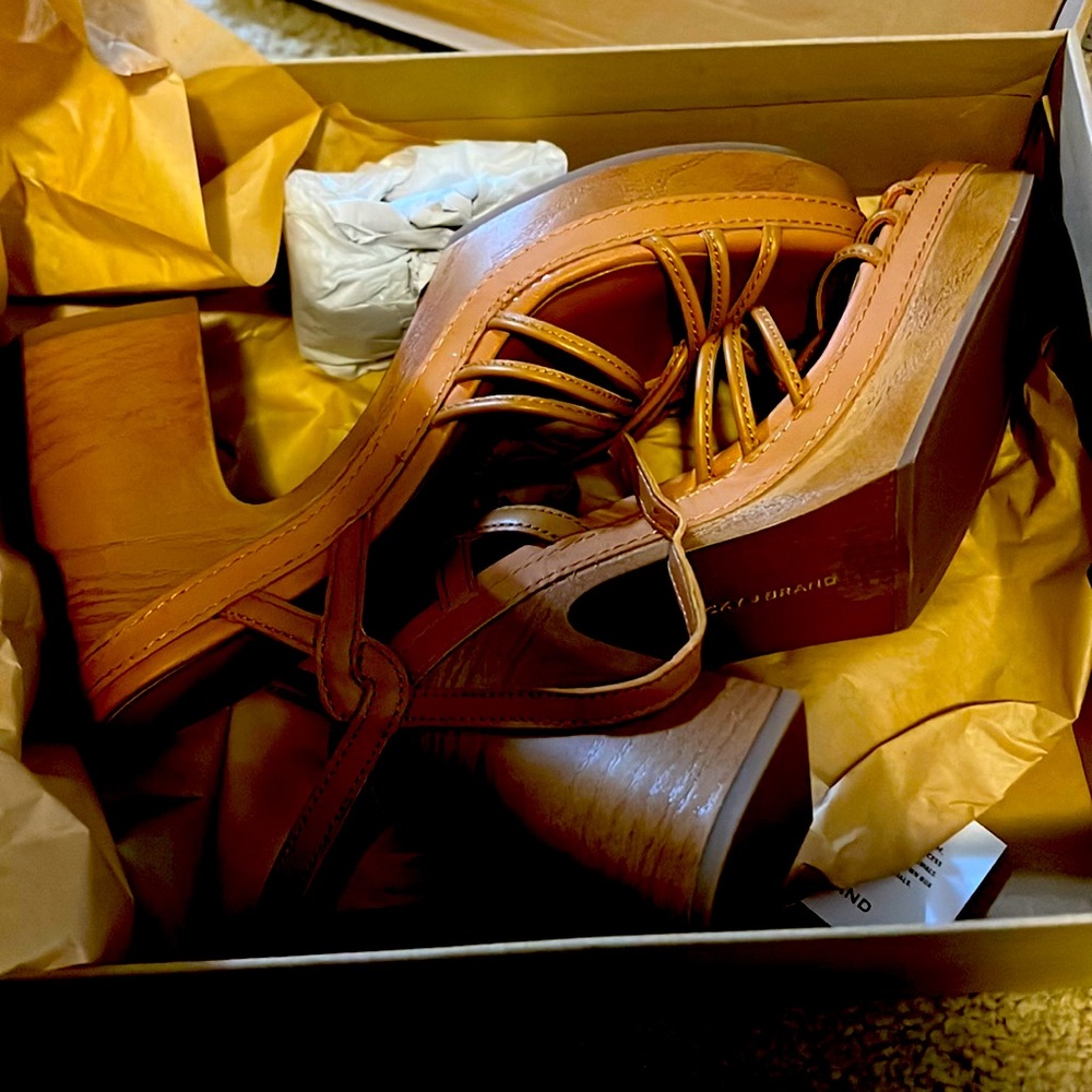 Lucky Brand Women’s Sandel